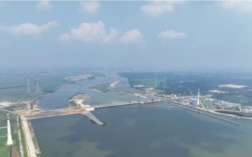 湖北省碾盘山水利水电枢纽工程首台机组投产发电
